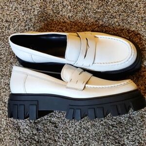 Marc Fisher Morris Lug Sole Ivory & Black Platform Loafer 9.5 M
